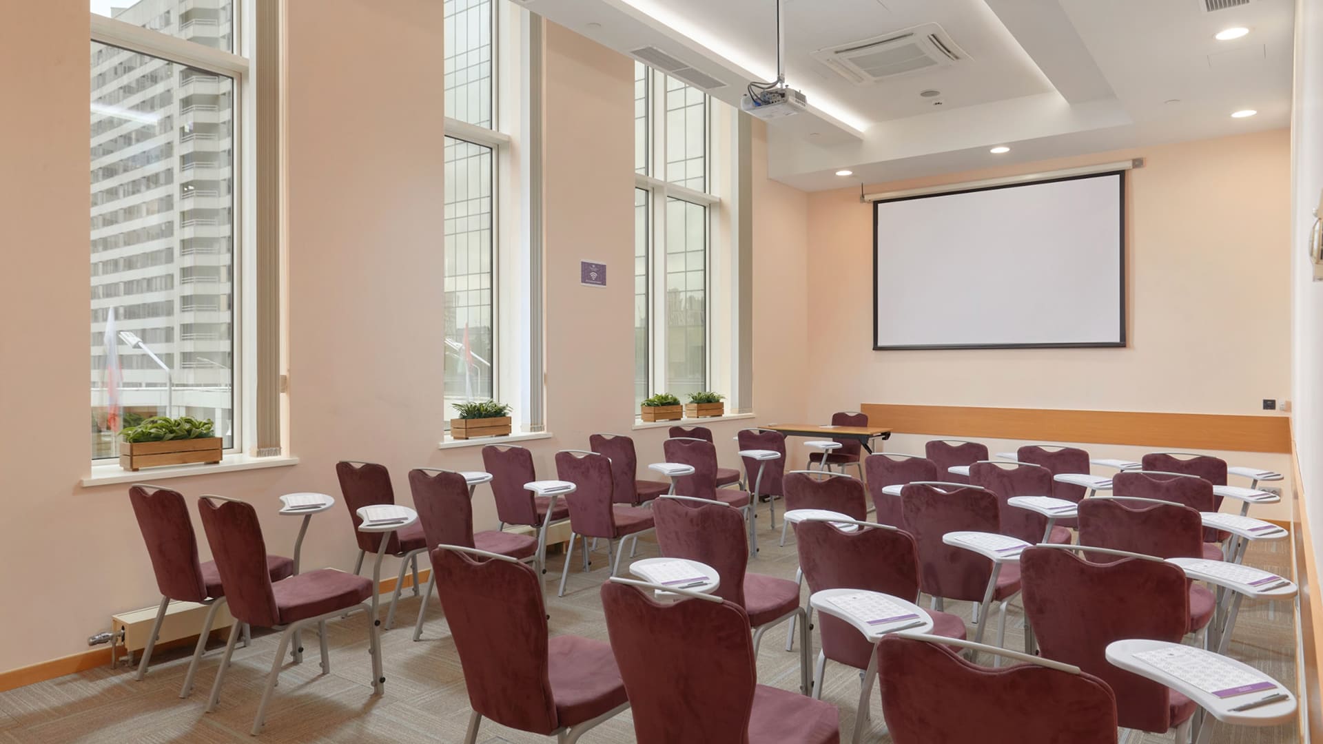 Начать 3д-тур по залу